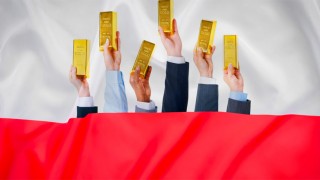 As War Rages Next Door, Poles Seek Safety in Gold